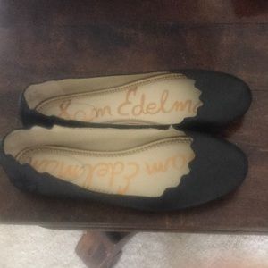 Black flat shoes
